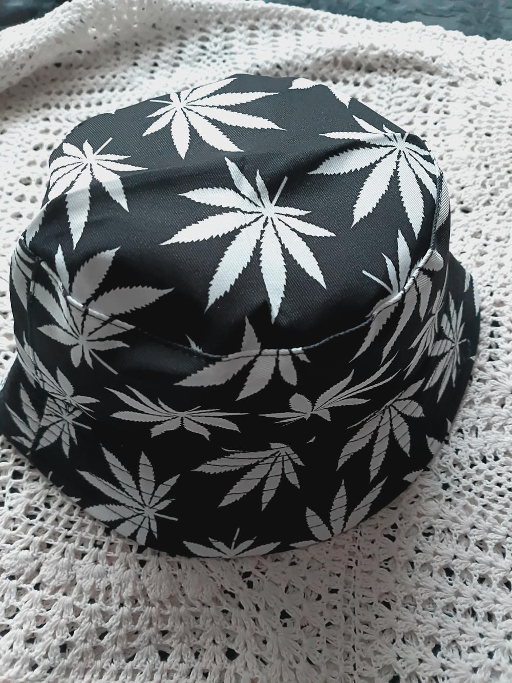 Black & White Leaf Print Bucket Hat - Men